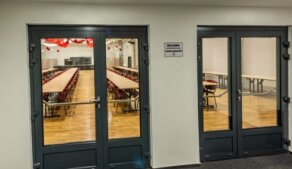 Vchod do společenského sálu