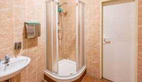 Umělecké šatny náležící ke společenskému sálu