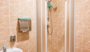 Umělecké šatny náležící ke společenskému sálu