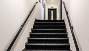 Schodiště k zasedací místnosti