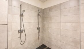 Umělecké šatny součástí kinosálu