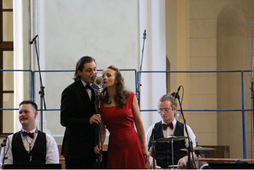 Orchestr Ježkovy stopy & Kühnův smíšený sbor