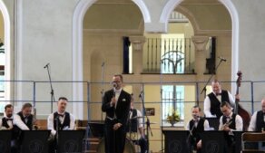 Orchestr Ježkovy stopy & Kühnův smíšený sbor