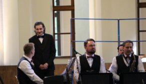 Orchestr Ježkovy stopy & Kühnův smíšený sbor