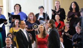 Orchestr Ježkovy stopy & Kühnův smíšený sbor