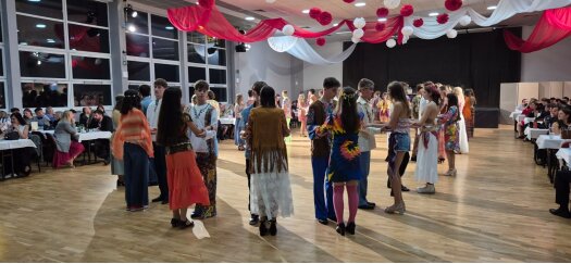 První prodloužená byla ve stylu hippies